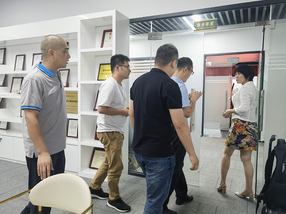 久信達(dá)歡迎添可智能看廠，為您帶來環(huán)保包裝解決方案(圖2)